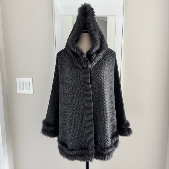 Hooded Grey Knitted Cape with Rabbit Fur Trim Dolce Cabo O/S - Picture 9 of 15